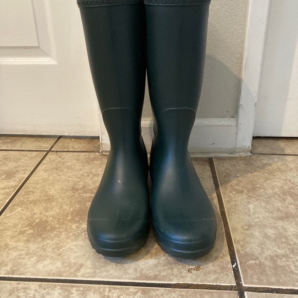 UGG Women's Shelby Matte Rain Boots, Olive Green, Size 11 Tall Rubber NIB - Picture 1 of 9